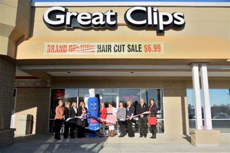 great clips market street